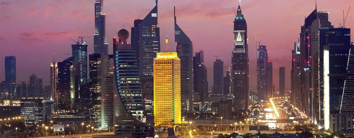 dubai world trade centre ve dubai şehir silüeti