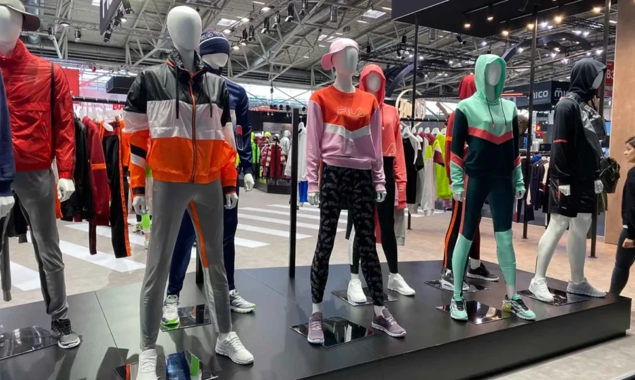 uluslararası konfeksiyon fuarlarında ürün sunumları ve moda koleksiyonları