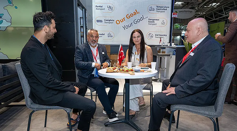 lojistik fuarlarında uluslararası B2B iş görüşmeleri