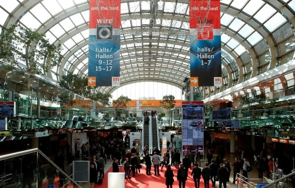 Messe Düsseldorf fuar alanı salonları ve uluslararası ziyaretçi girişleri