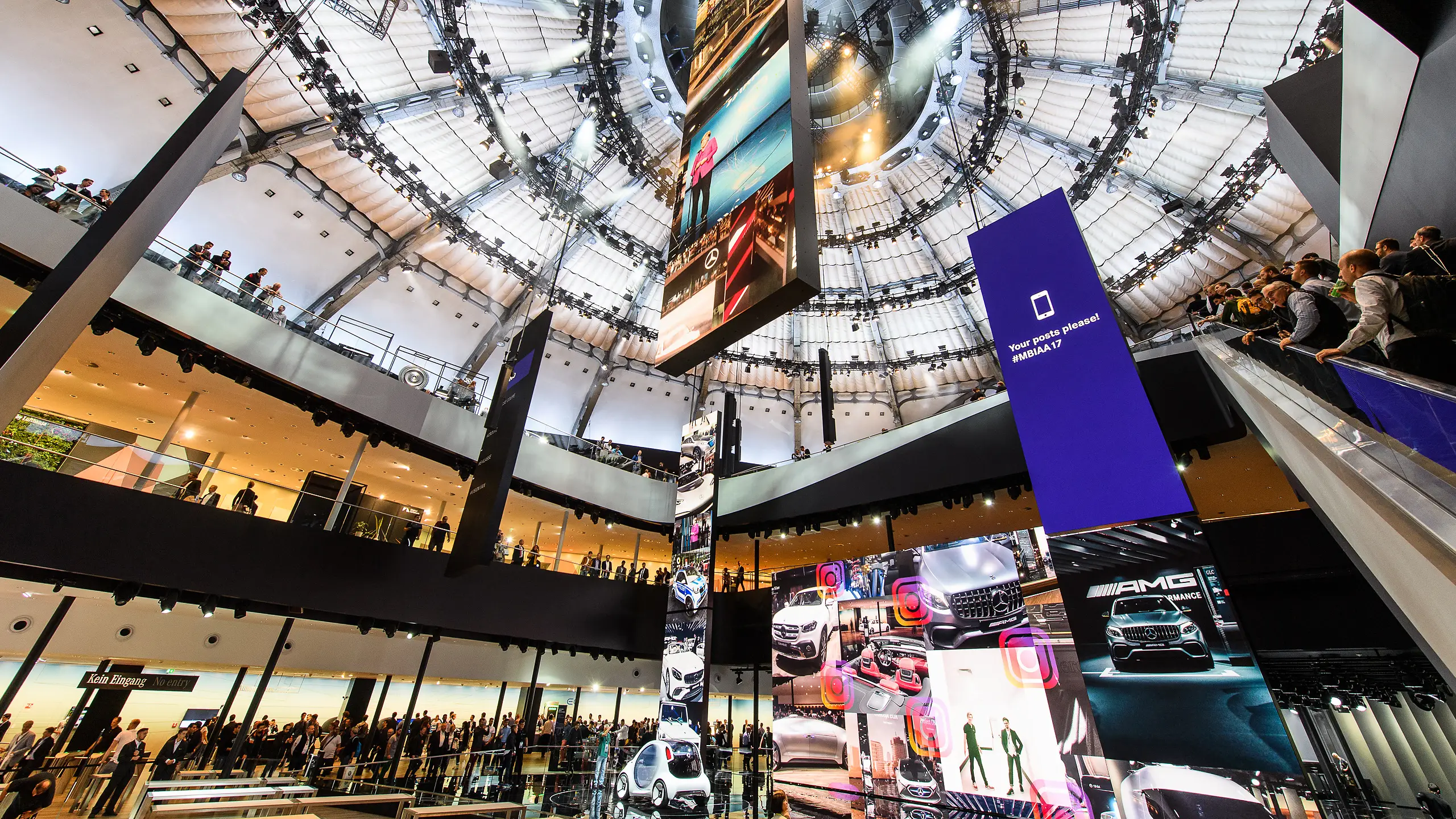 Messe Frankfurt fuar alanı salonları ve uluslararası ziyaretçi girişleri